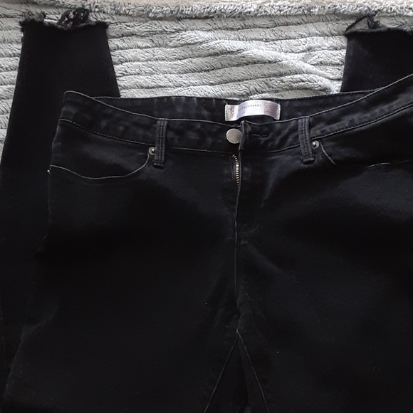 3 pairs of Jean's - Picture 5 of 6